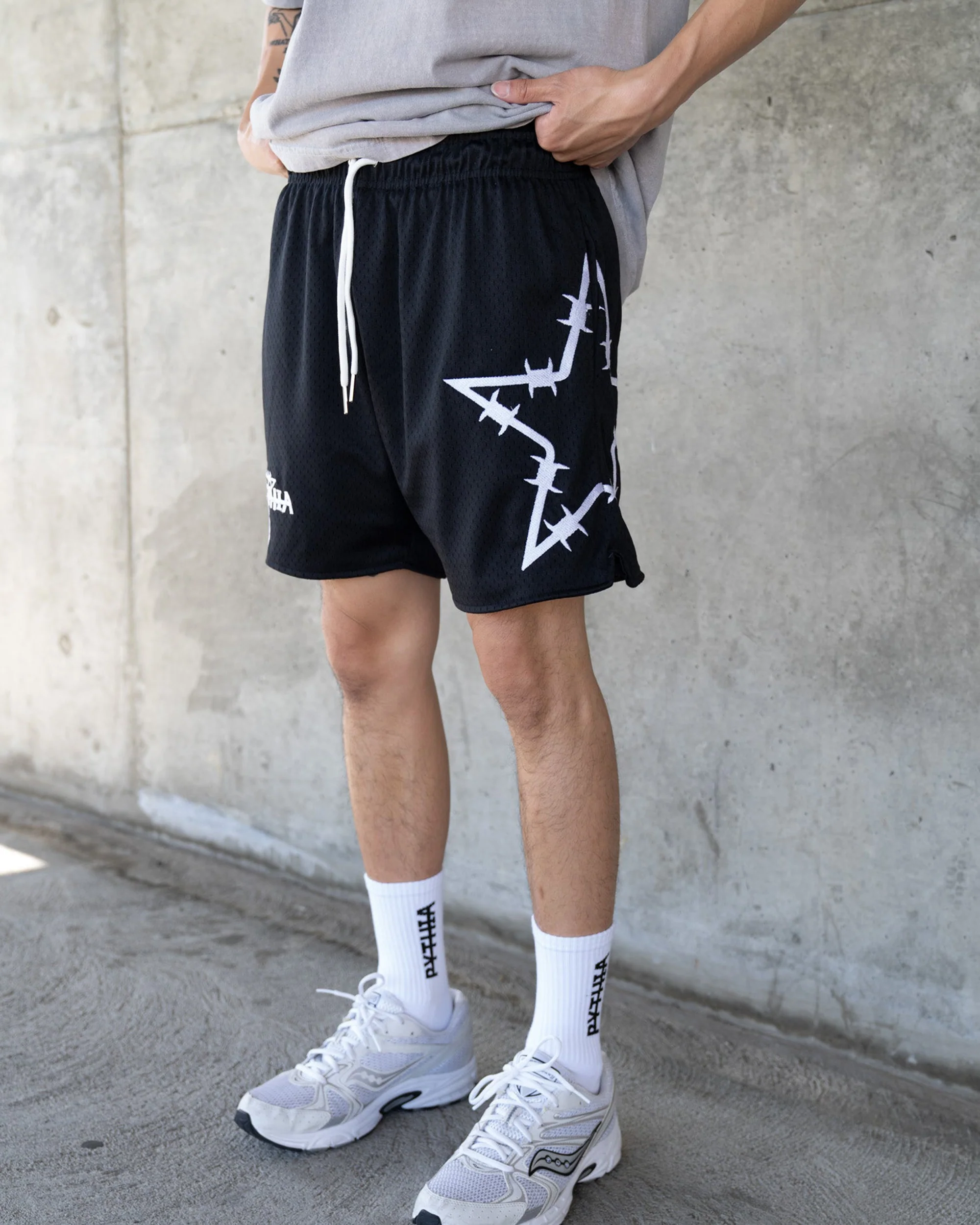 BARBWIRE STAR MESH SHORTS - BLACK - Image 5