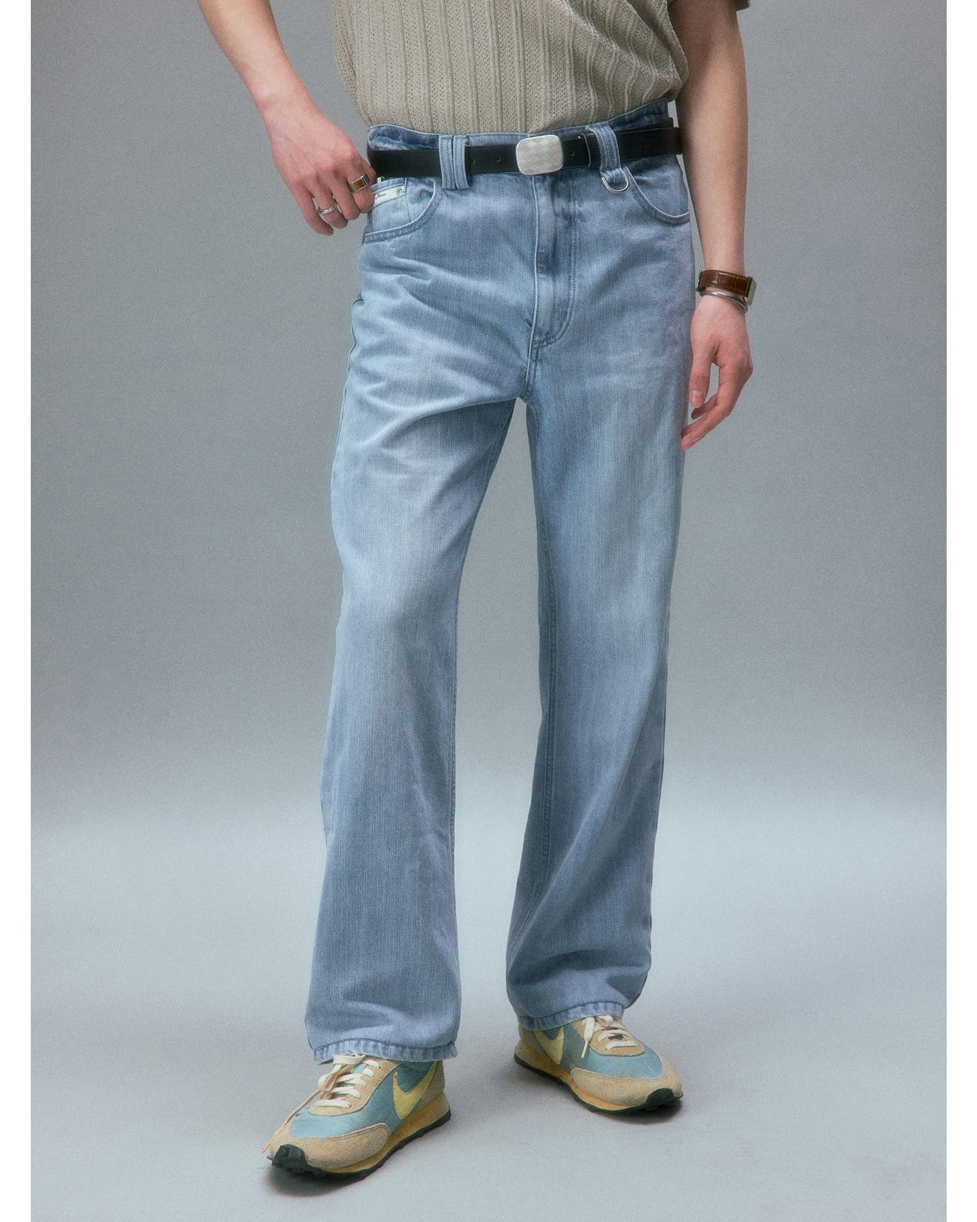 Brad Pitt’s Slim Straight Jeans - Image 2