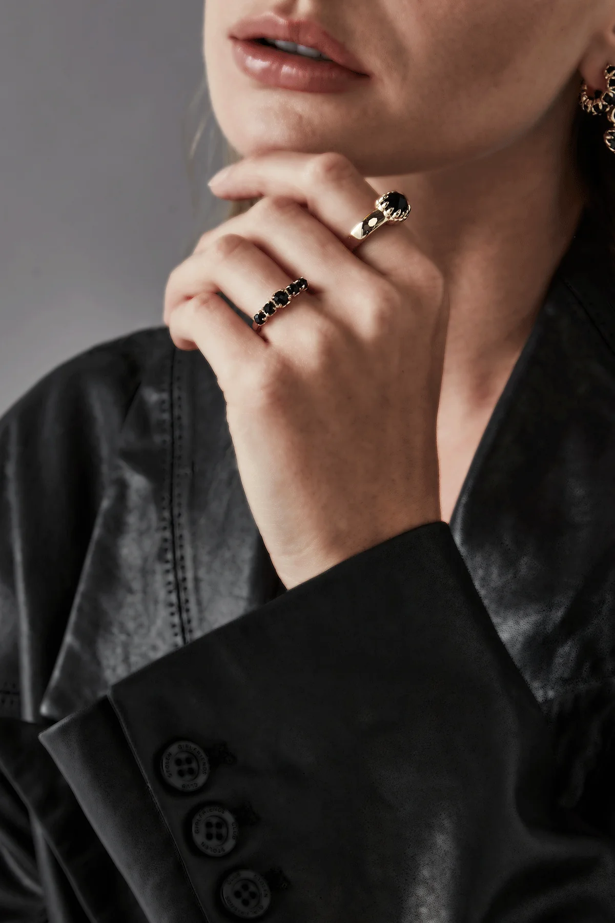 HALO CLUSTER RING ONYX - GOLD PLATED - Image 6