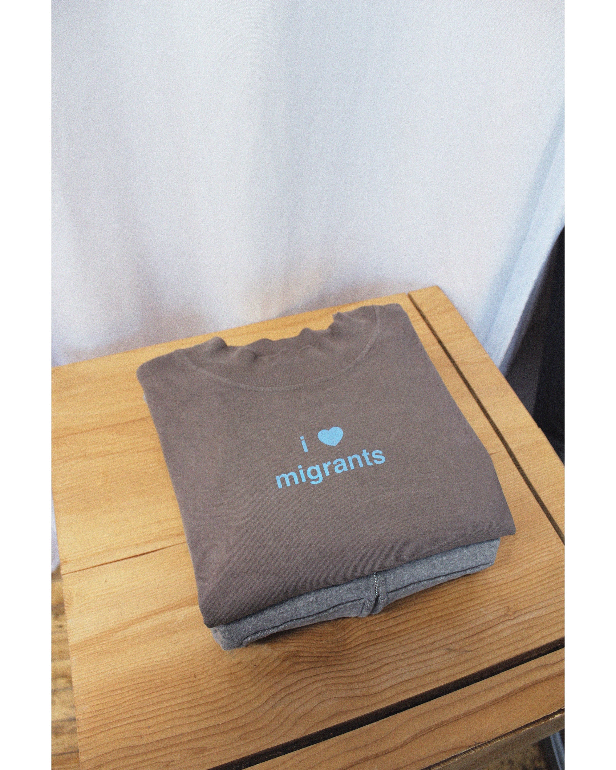i love migrants Big Tee - Image 4
