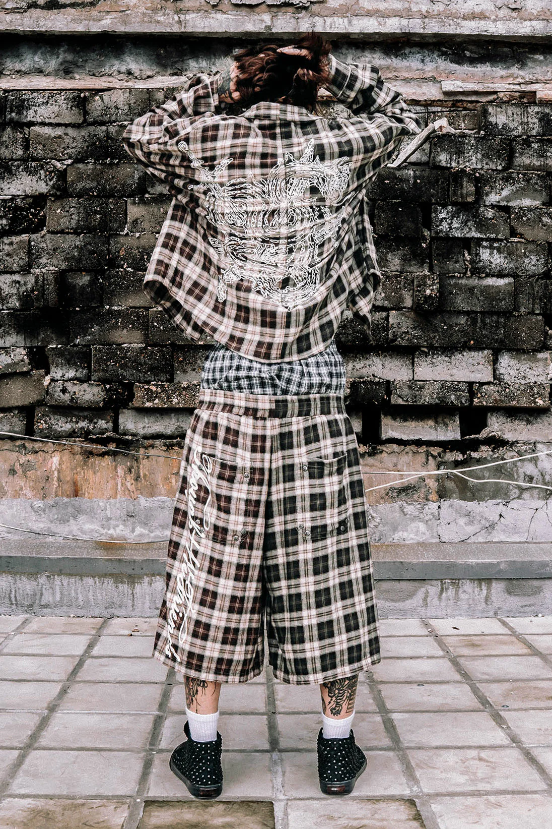 Junoa Printed Plaid Shorts in Red & Green - Image 8