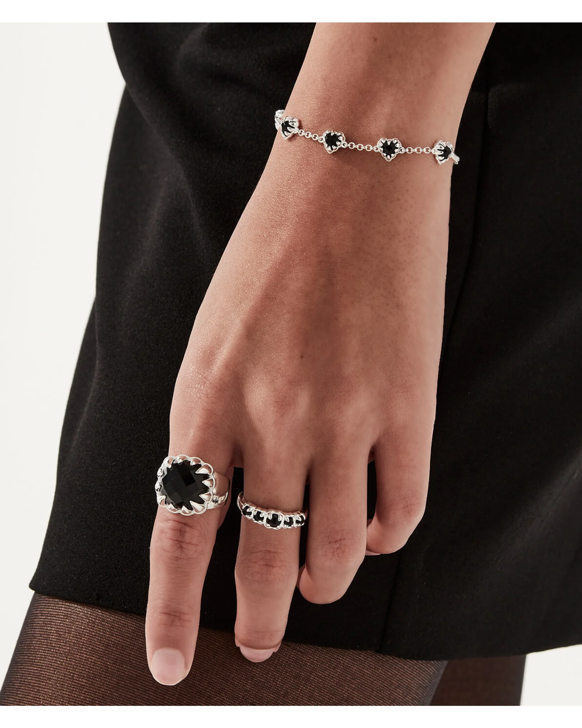 LOVE CLAW INFINITY CHAIN BRACELET - Image 3
