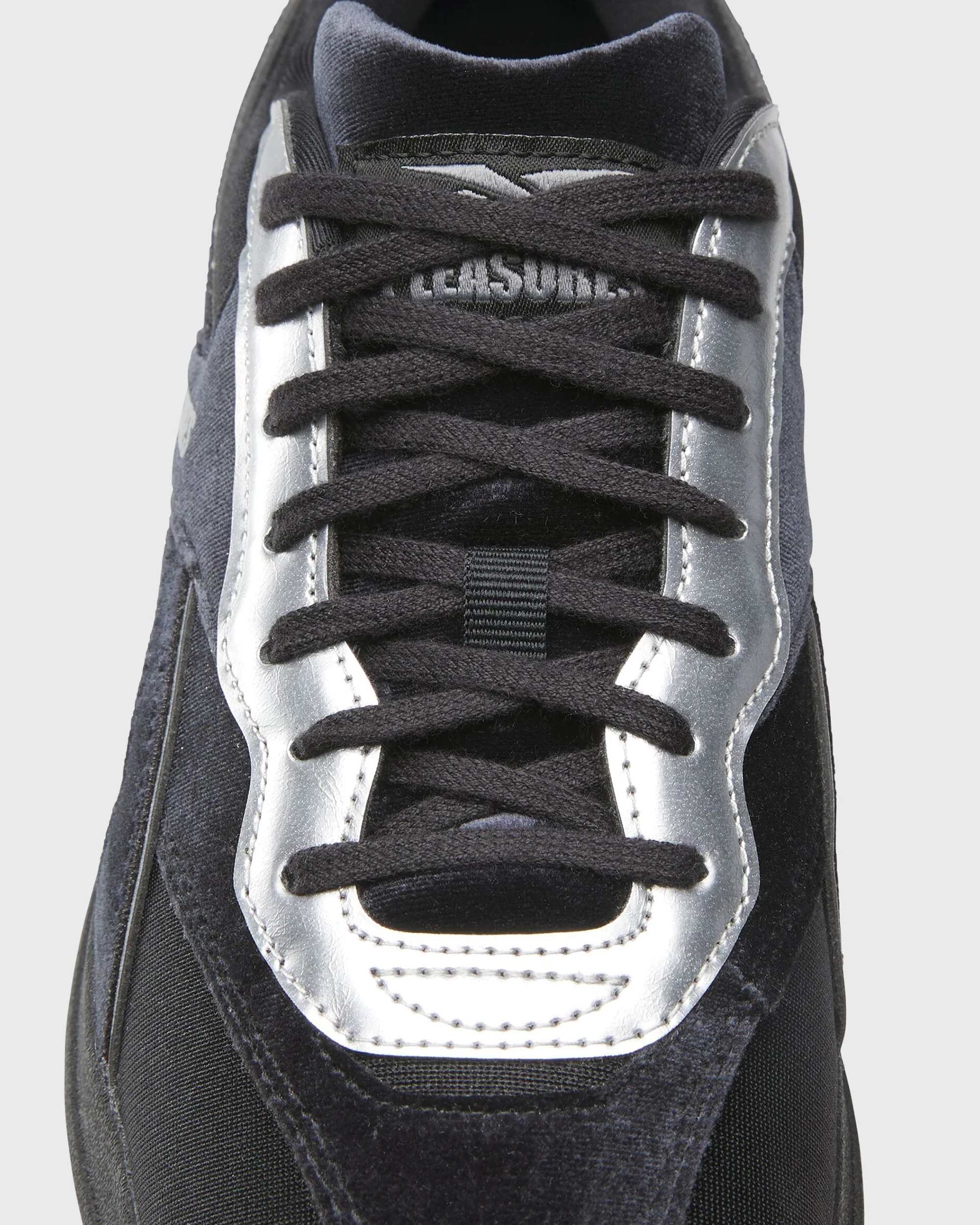PLEASURES X REEBOK HAMMER STREET (TENNIS) - BLACK/SILVER - Image 5