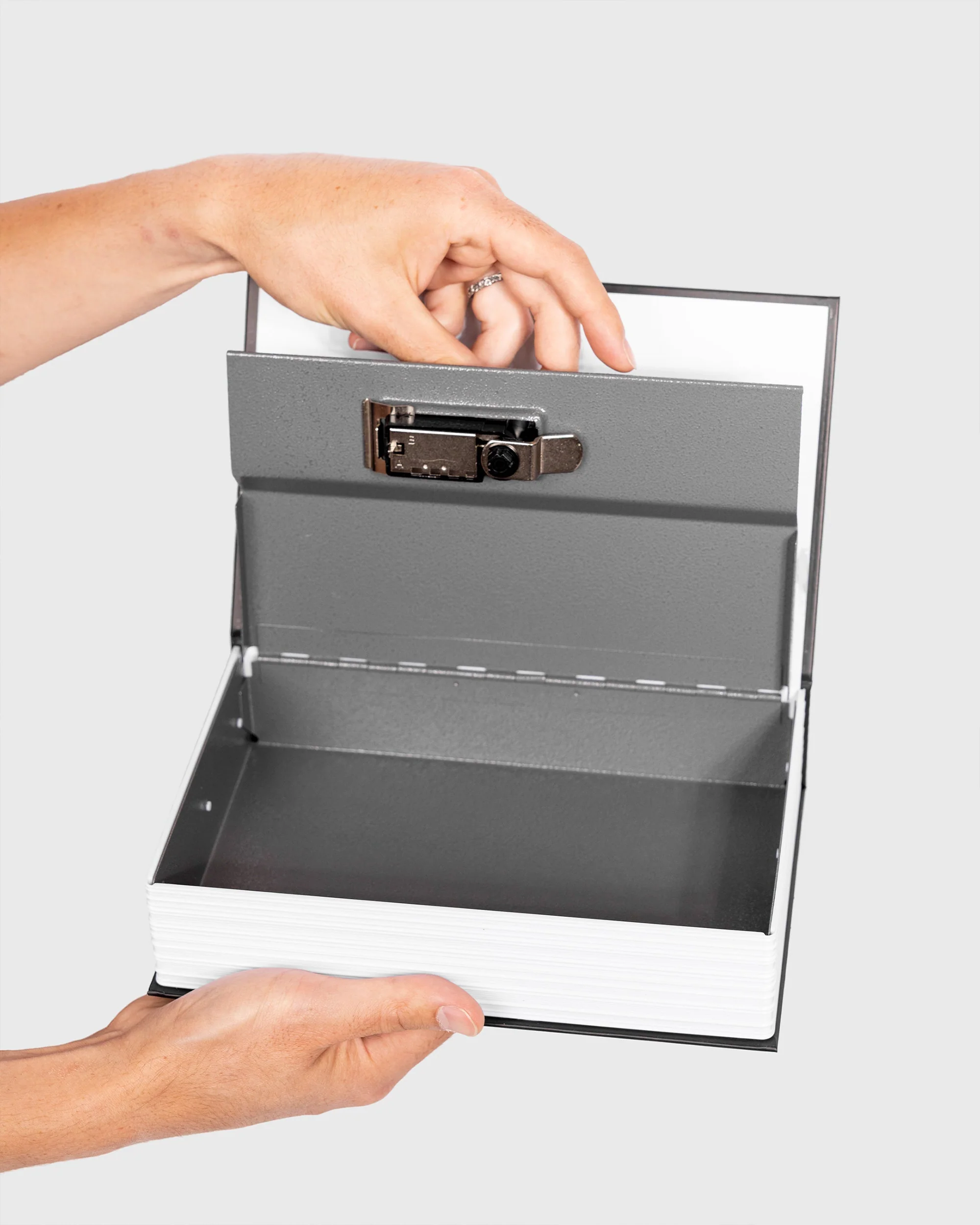 SAINT BOOKSAFE - Image 2