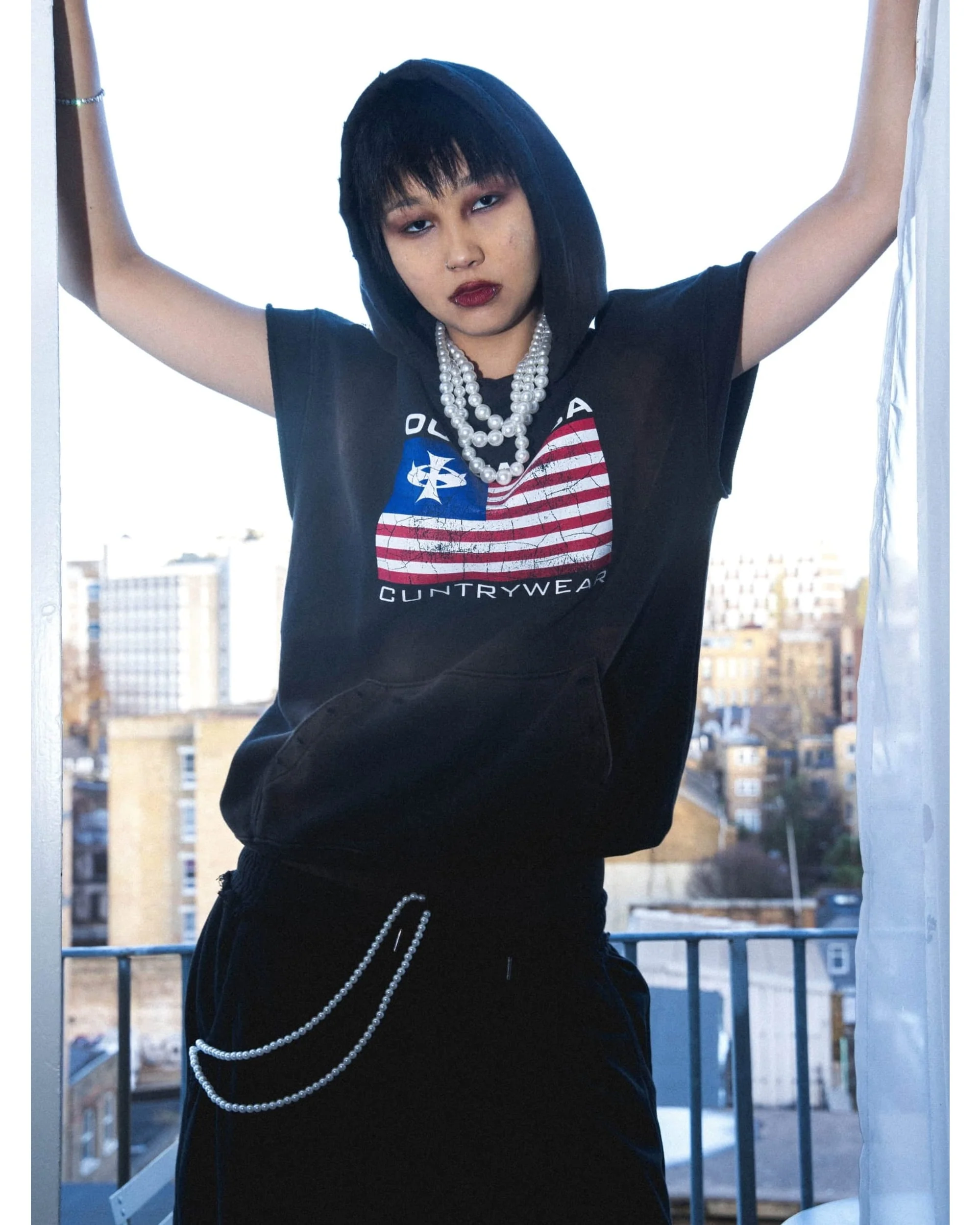 SLEEVELESS CUNTRYWEAR HOODIE - Image 2