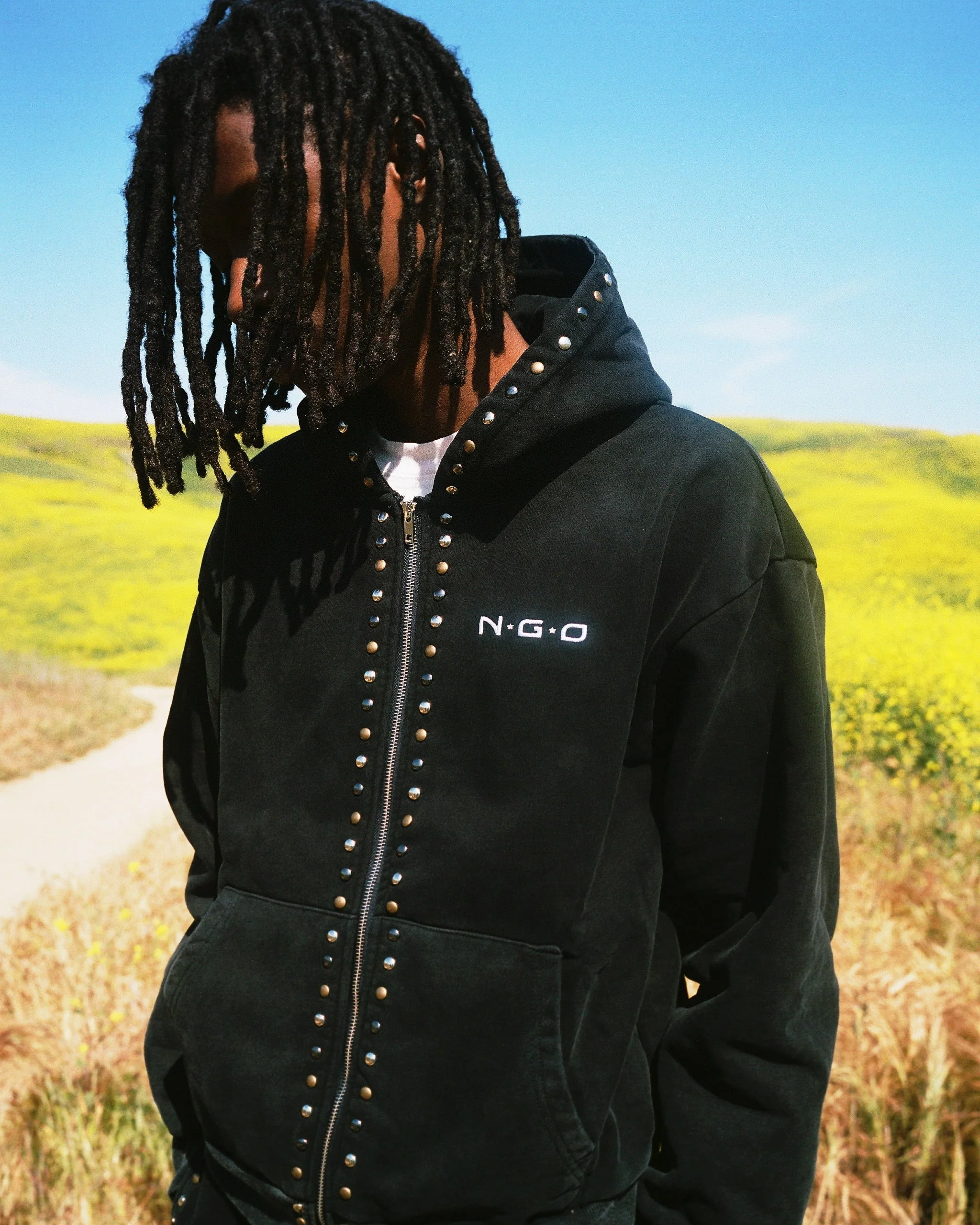 STUDDED BLACK ZIP UP HOODIE - Image 3