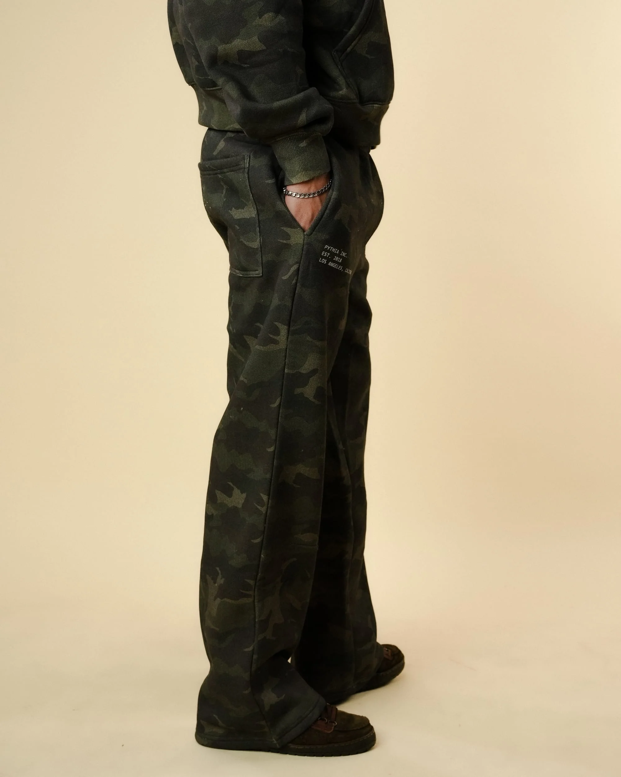 STUDDED LOGO SWEATS - CAMO - Image 2