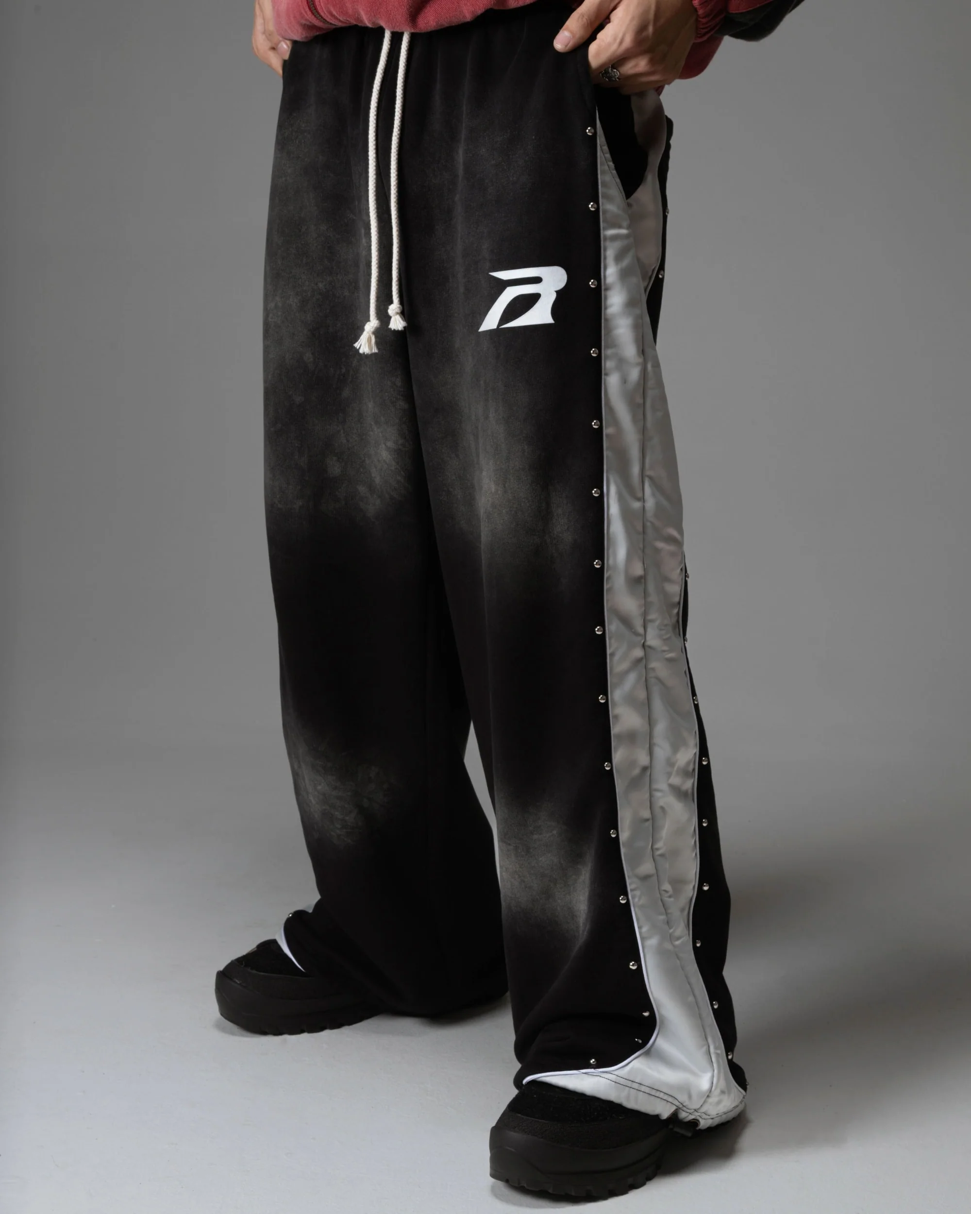 VINTAGE SIDE PANEL SWEATPANTS- BLACK (PRE-ORDER) - Image 2